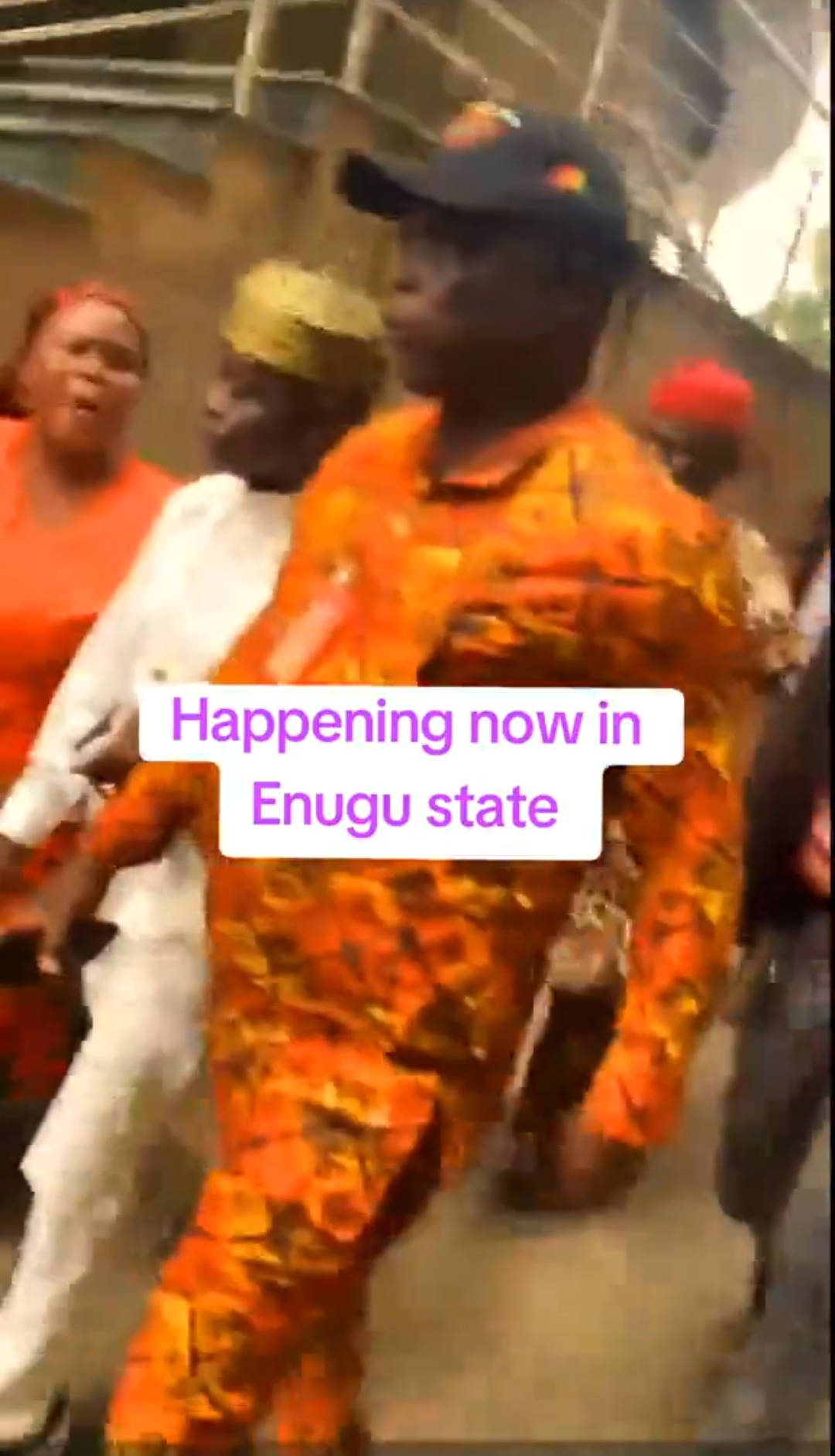 PROTEST AT ENUGU SECRETARIAT AS OBEAGU UGWUAJI RESIDENTS DEMAND DETHRONEMENT OF MONARCH OVER LAND ALLEGATIONS