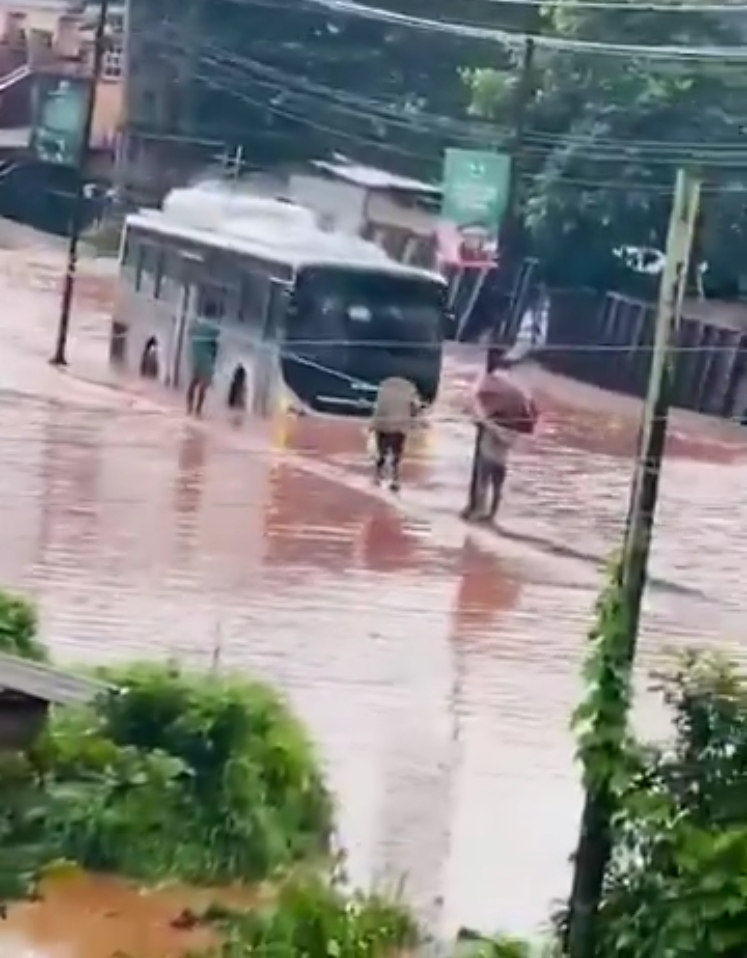 Severe Downpour Submerges Enugu Road In Nsukka: Commuters and Businesses Stranded Following Overnight Rainfall