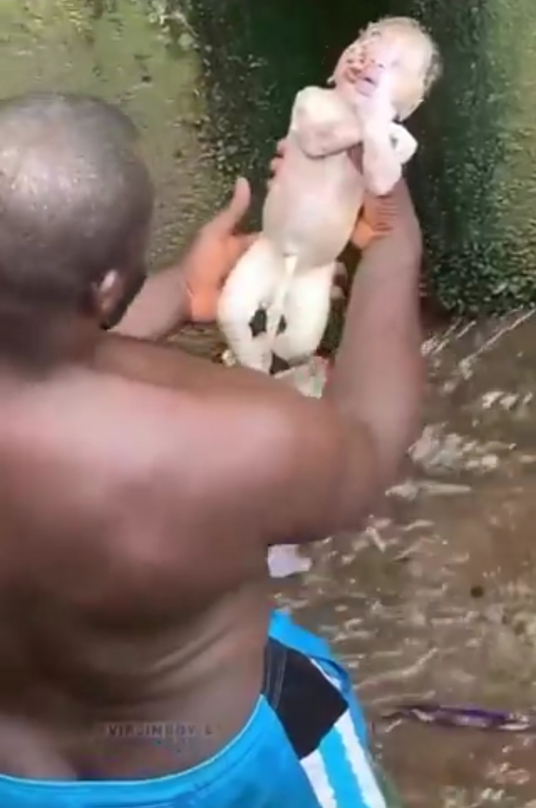 Tragedy in Enugu as Lifeless Infant Reportedly Found in Drainage Along Amechi-Otu Road