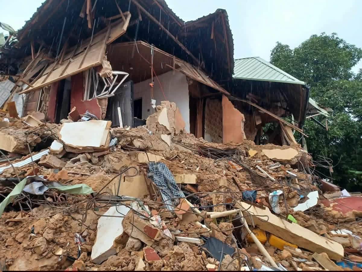 TWO DEAD, THREE RESCUED AS THREE-STOREY STUDENT HOSTEL COLLAPSES NEAR FEDERAL POLYTECHNIC OKO
