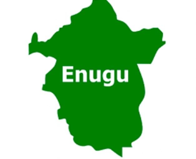 CHAOS IN ENUGU: Citizens Rise Up, Confront and Disarm ‘Fake’ Government Task Force Operatives at Secretariat and Okpara Avenue Intersection