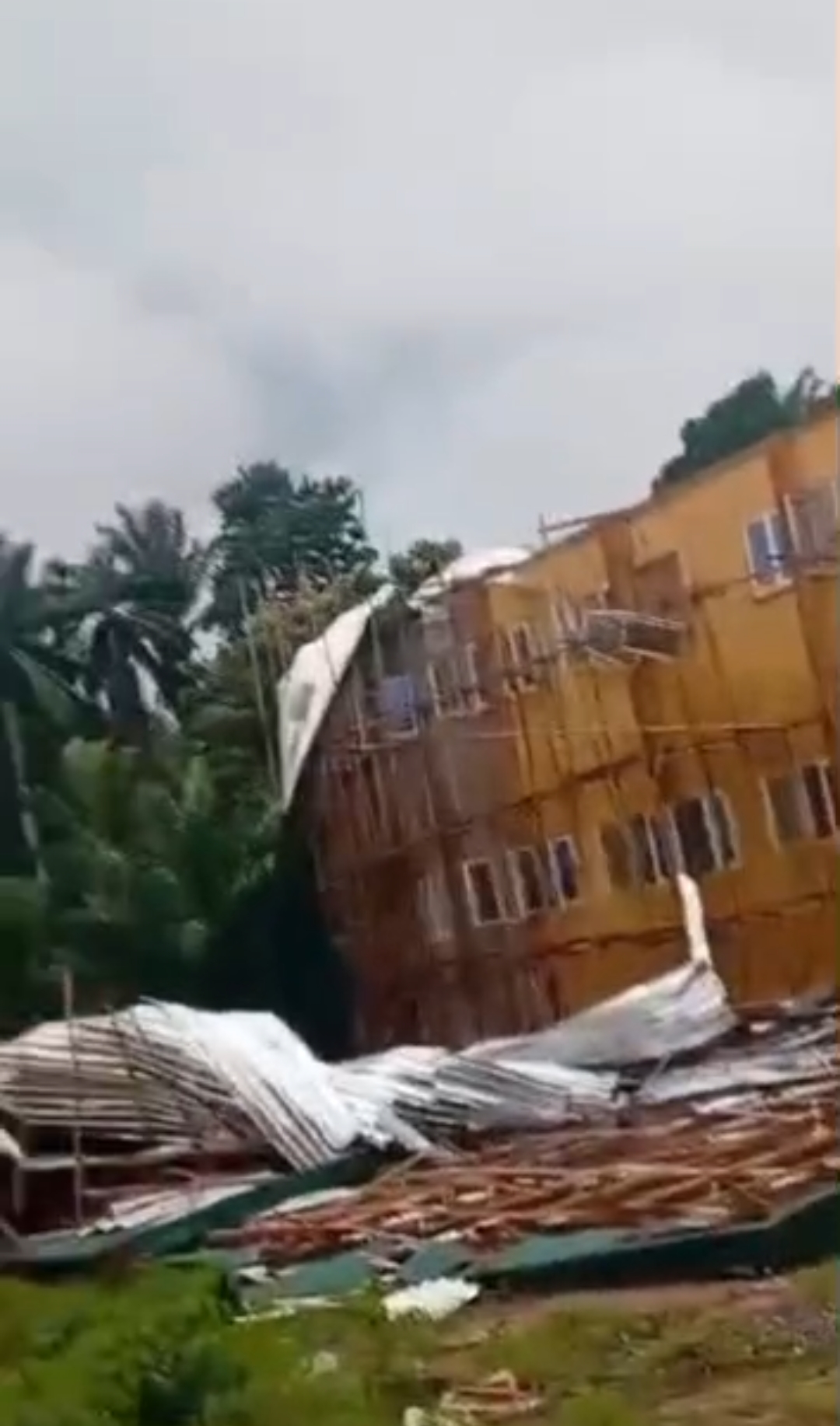 Rainfall Exposes Alleged Structural Concerns at Umunko Smart School in Igbo Etiti