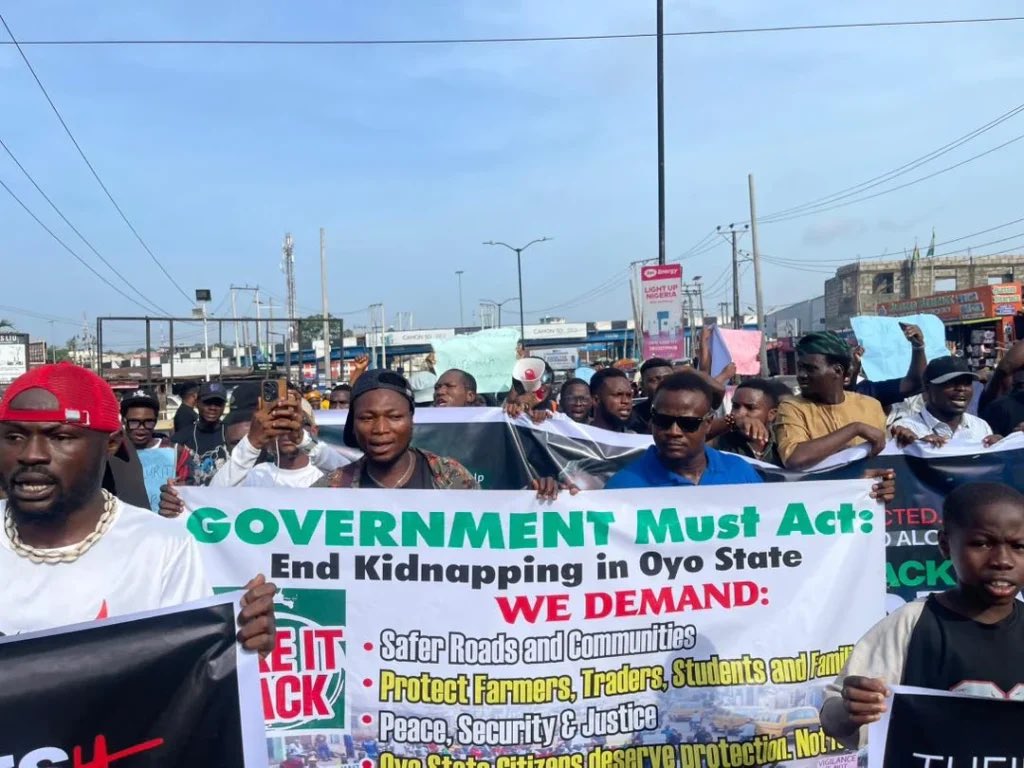 Outrage Deepens Across Nigeria: Mass Protests Erupt Over Abducted Schoolchildren and Slain Teachers